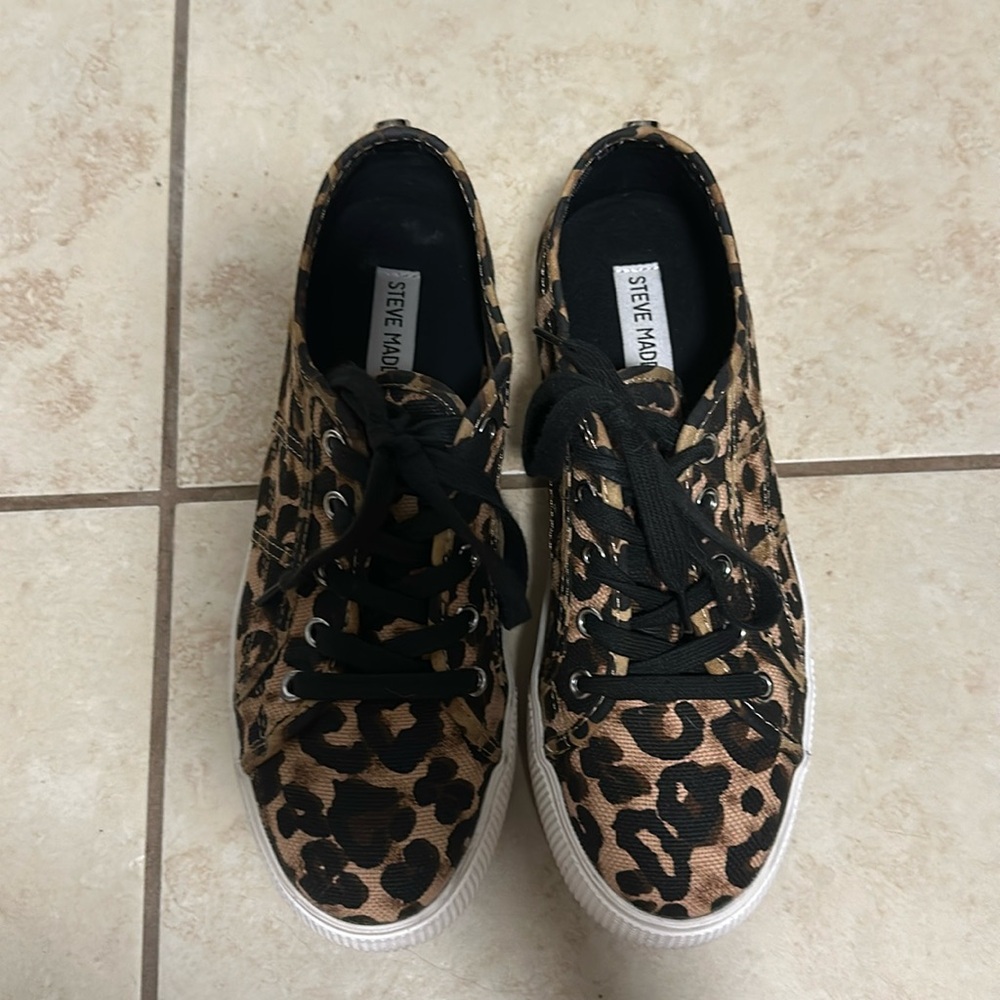 Steve Madden leopard platforms sneaker